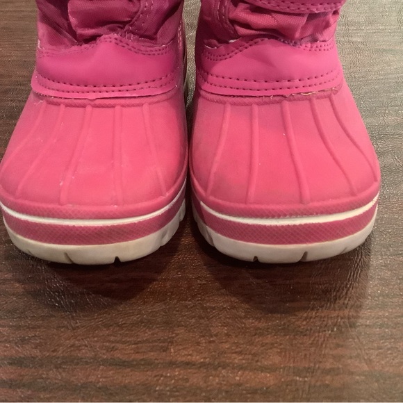 Thermo Lite Snow Boots
Raspberry Color Size 7/8 - Picture 3 of 11